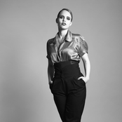 Anna Calvi - List pictures