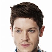 Iwan Rheon - List pictures