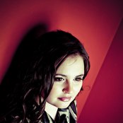 Aselin Debison - List pictures