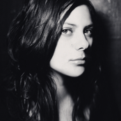 Anika Moa - List pictures