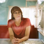 Laura Gibson - List pictures