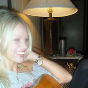 Chloe Johns - List pictures