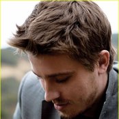Garrett Hedlund - List pictures