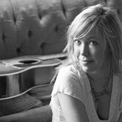 Felicity Urquhart - List pictures