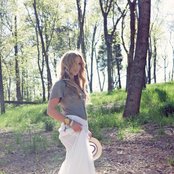 Ashley Monroe - List pictures