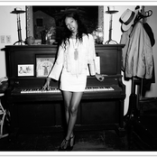 Nia Andrews - List pictures