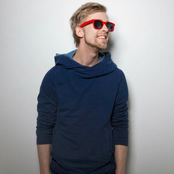 Sebastian Lind - List pictures