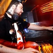 Robin Skouteris - List pictures