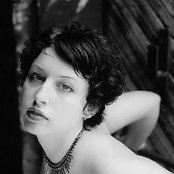 Lauren Hoffman - List pictures