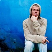 Kim Churchill - List pictures