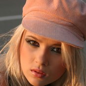 Mika Newton - List pictures