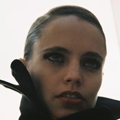 Anna Calvi - List pictures