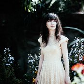 Jewelia - List pictures