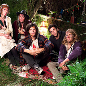 Grouplove - List pictures