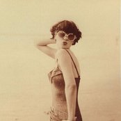 Zooey Deschanel - List pictures