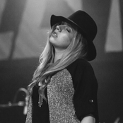 Zz Ward - List pictures