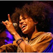 Nneka - List pictures