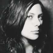 Anika Moa - List pictures