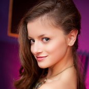 Clara Bond - List pictures