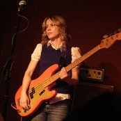 Britta Phillips - List pictures