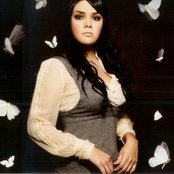 Yuridia - List pictures