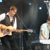 B Yellow - List pictures