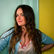 Julia Stone - List pictures