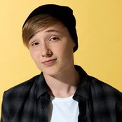 Isac Elliot - List pictures