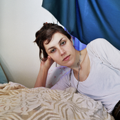 Julia Holter - List pictures