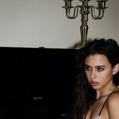 Alison Valentine - List pictures