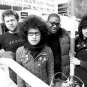 De Facto - List pictures