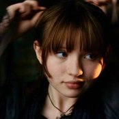 Emily Browning - List pictures