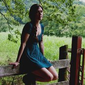 Lilly Hiatt - List pictures