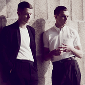 Hurts - List pictures