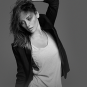 Natalie Imbruglia - List pictures