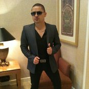 Larry Hernandez - List pictures