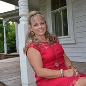 Donna Hughes - List pictures