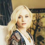 Emily Kinney - List pictures