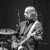 Peter Buck - List pictures