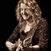 Claire Lynch - List pictures