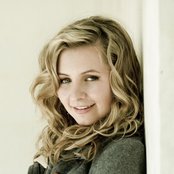 Beverley Mitchell - List pictures