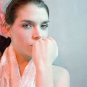 Leona Naess - List pictures