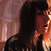 Cate Le Bon - List pictures