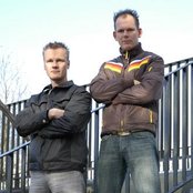 4 Strings - List pictures