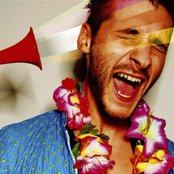 Kissy Sell Out - List pictures