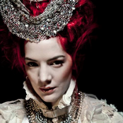 Gabby Young & Other Animals - List pictures