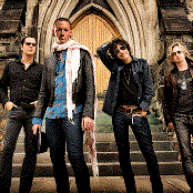 Stone Temple Pilots With Chester Bennington - List pictures