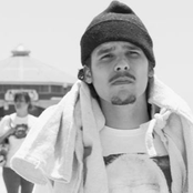 Roach Gigz - List pictures