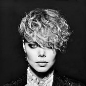 Maya Vik - List pictures