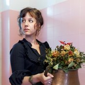 Anna Aaron - List pictures